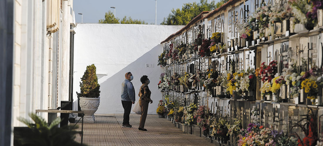 Escasa asistencia  a los cementerios en el Día de Todos los Santos