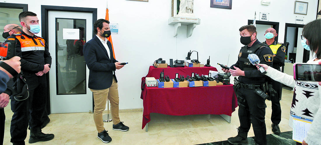 Presentados los 275 equipos  de telecomunicaciones digitales de última  generación adquiridos por el Ayuntamiento