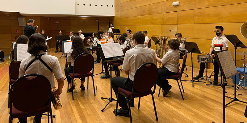 La banda juvenil de “Los Salerosos” ofreció un concierto en Santa Cecilia