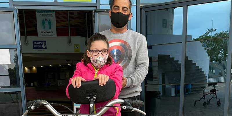 Nagore Viudes recibe una nueva runbike de Relevo Paralímpico