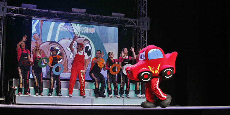 El espectáculo ‘Cantamúsicos’ divirtió a niños y mayores en el Auditorio