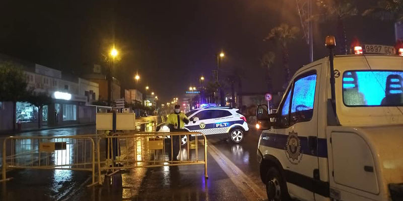 Una fuga de combustible provocó varios accidentes en la Avenida de las Cortes Valencianas