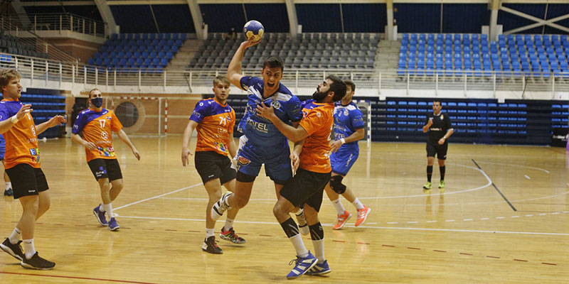 El Torrevieja Salud rescata con apuros los dos puntos ante Benidorm