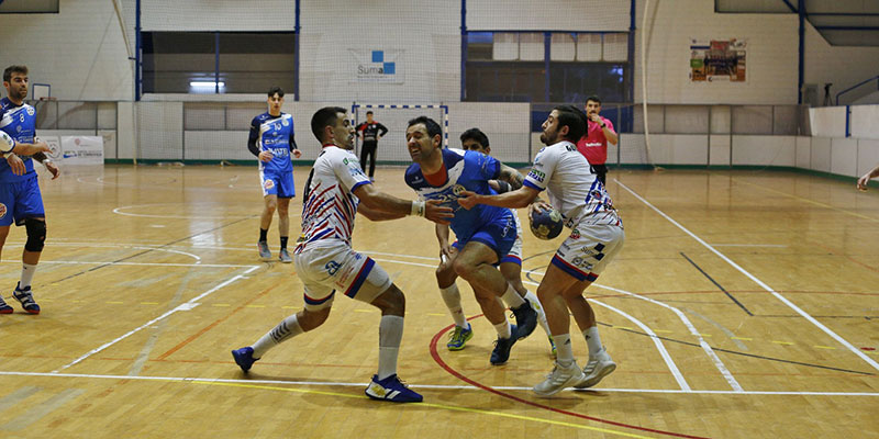 El Torrevieja Salud deja escapar la victoria frente al líder