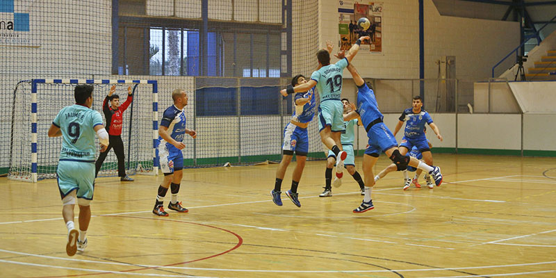 El Torrevieja Salud apunto de la campanada ante el segundo