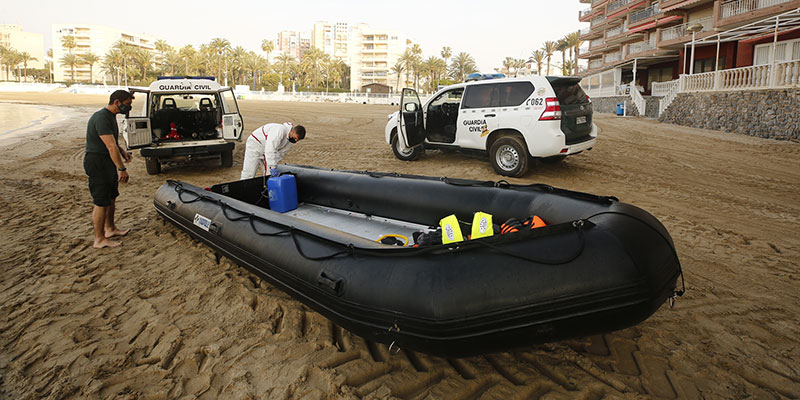 Localizada una patera en la costa de Torrevieja