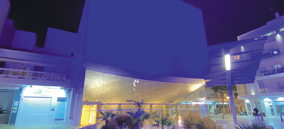 La Torre del Moro y el teatro se visten de azul en el día mundial del autismo “Light it Blue”