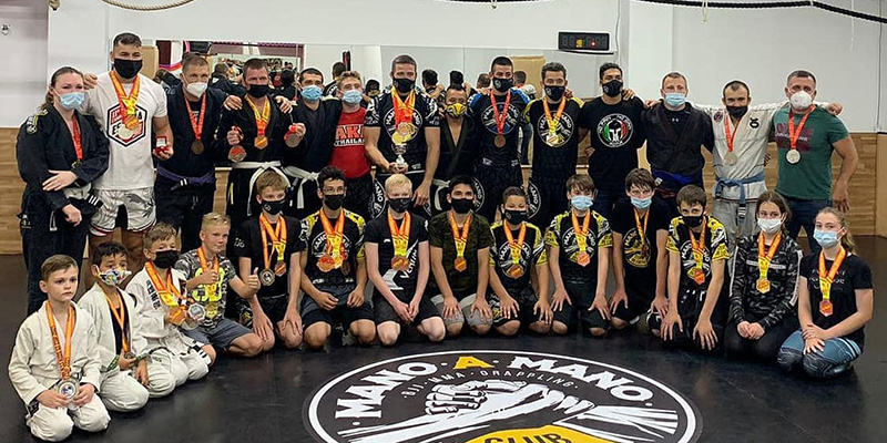 El Club Mano a Mano se cubre de metales