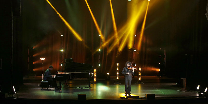 Ara Malikian y su violín deleitaron al Auditorio de Torrevieja