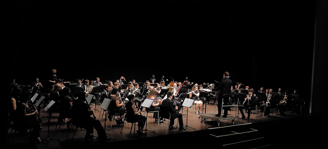 “Música y Comedia” ofrecida por UMT deleitó a los torrevejenses.