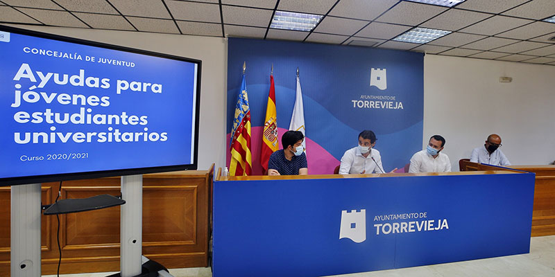 Torrevieja recupera las ayudas municipales a estudiantes universitarios