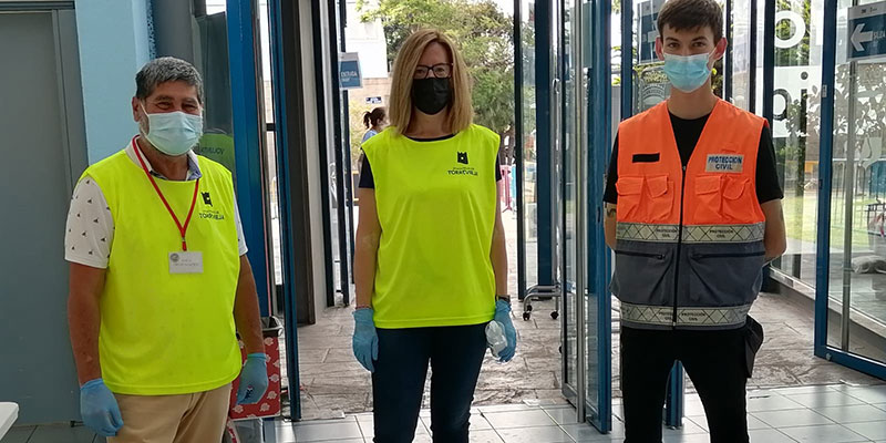 Gran labor de los más de 30 voluntarios en el Centro de Vacunación