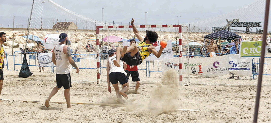 La playa de Los Náufragos volvió a disfrutar con el mejor Balonmano Playa