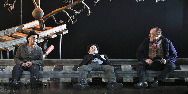 “Esperando a Godot” cautivó a los espectadores del Teatro Municipal