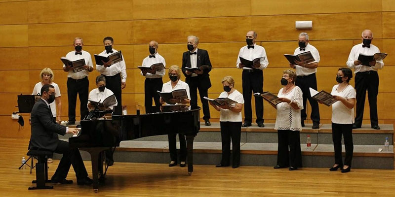 El Palacio de la  Música acogió el  concierto de la Coral Bella Torrevieja