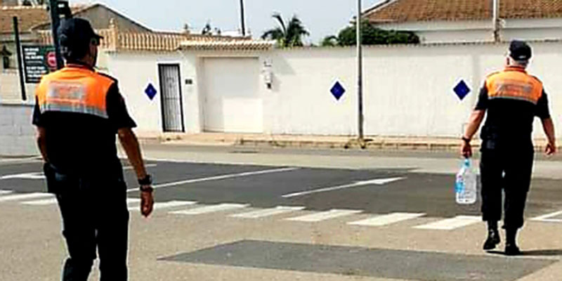 Las concejalías de Sanidad  y Emergencias repartieron agua a las personas sin hogar por la ola de calor