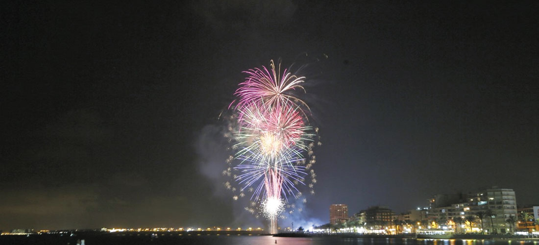 El programa “Torna la Llum” trajo a Torrevieja un gran espectáculo pirotécnico