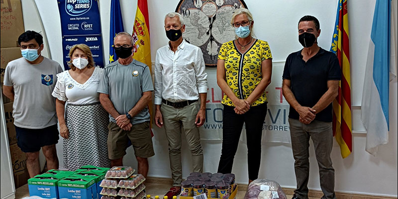 Asila recibe más de 200 kg de alimentos del Club de Tenis Torrevieja