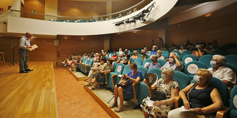 Torrevieja Teatro cautivó con el recital de poesía ‘Madre España II’