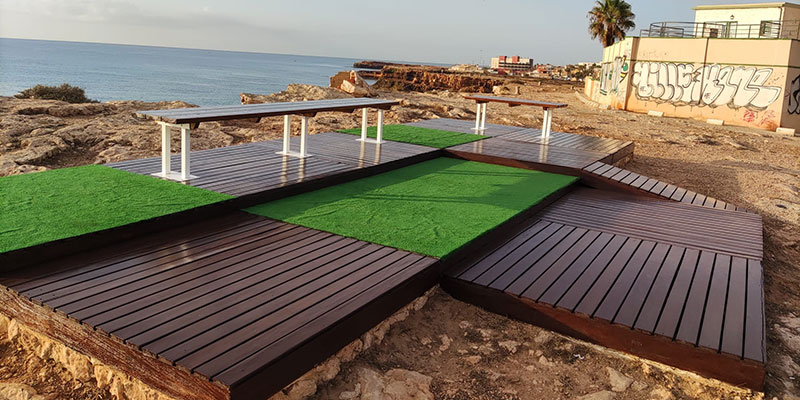 ****TITULO La Concejalía de Playas realiza trabajos de restauración en las zonas de descanso de las calas de Torrevieja