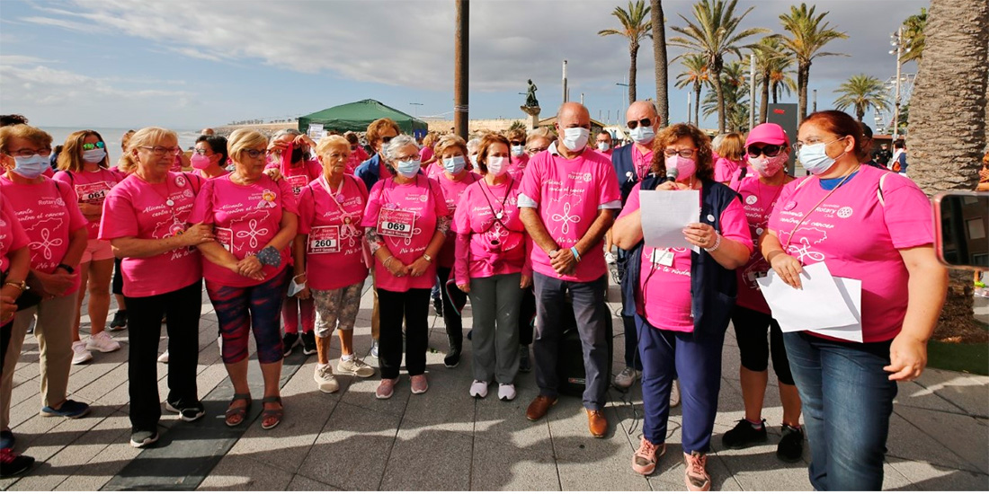 La Marcha Rosa cubrió el Paseo Juan Aparicio y la Playa del Cura