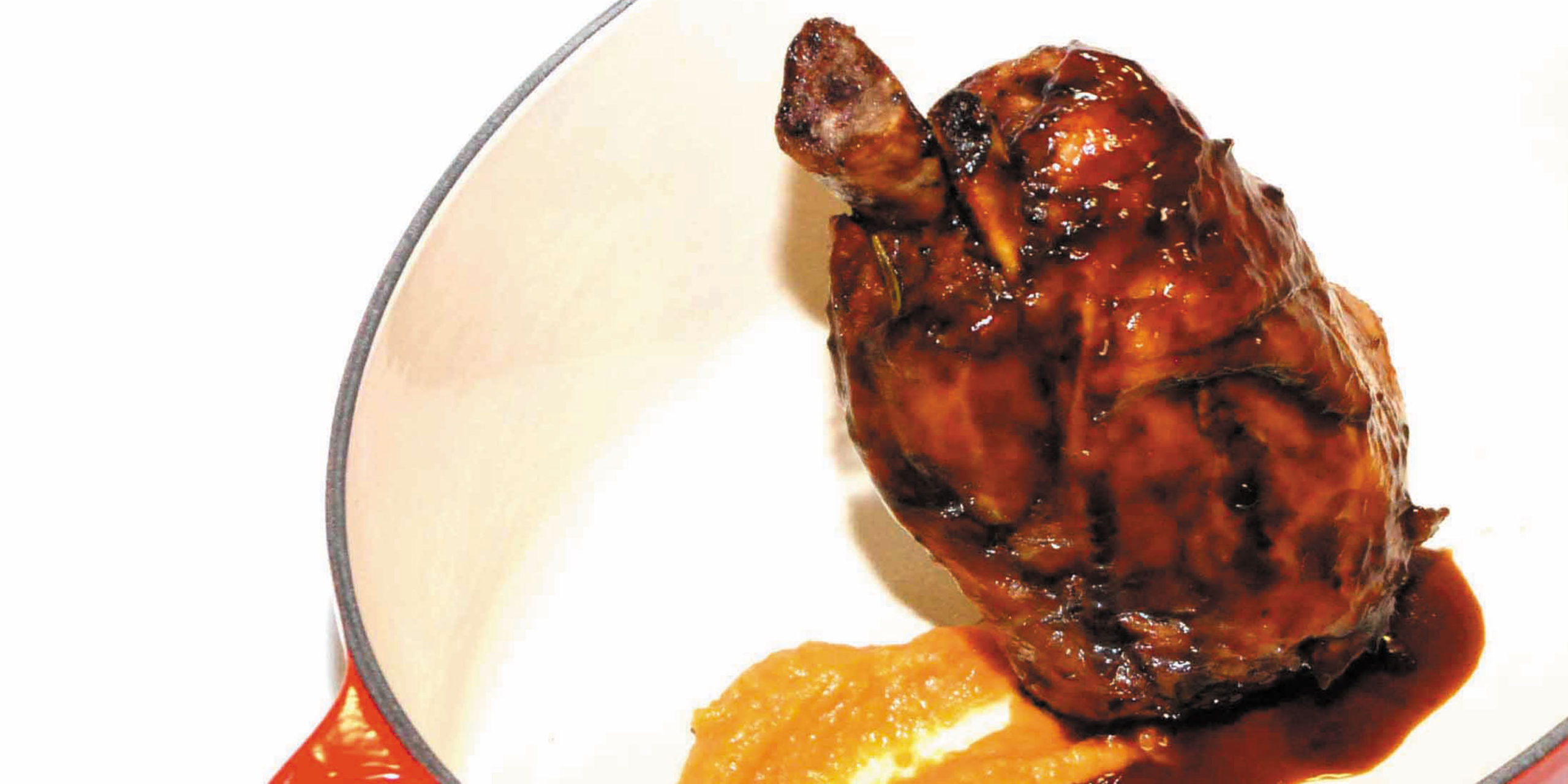 Codillo de cerdo lacado con parmentier de patata