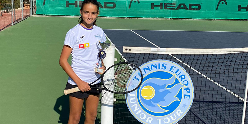 Charo Esquiva, campeona individual del torneo Tennis Europe