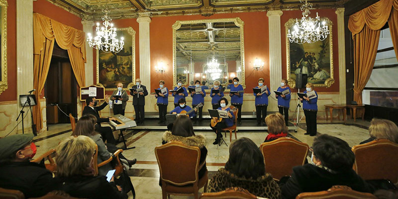 Baile y canto coral coparon las XLI Fiestas del Casino