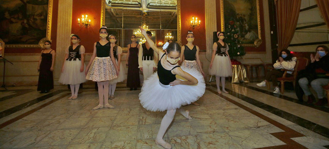 Danza y canto coral en las Fiestas del Casino