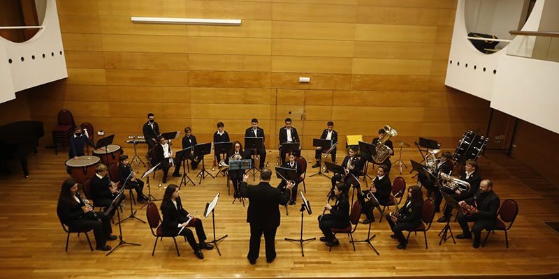 Los jóvenes de «Los Salerosos» ofrecieron su concierto de Navidad