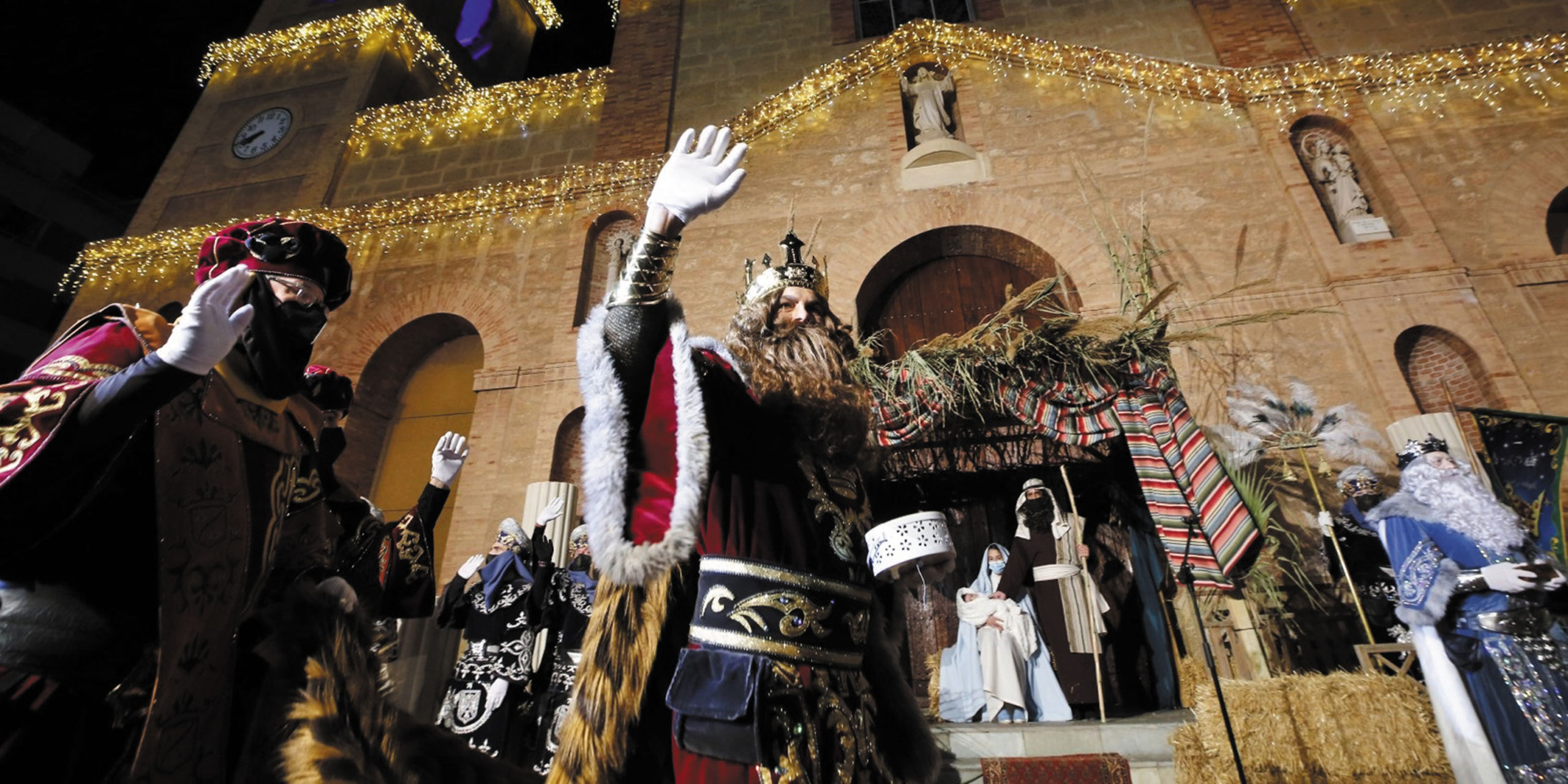 Los Reyes Magos llegaron en una cabalgata adaptada por la Covid