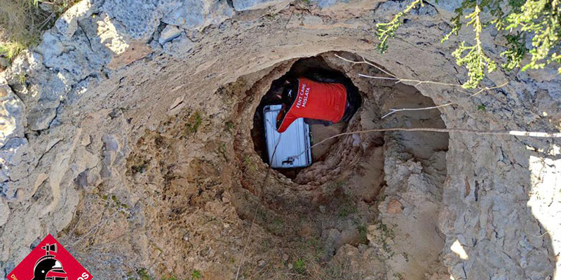 Rescatados un hombre y un perro de un pozo de 6 metros