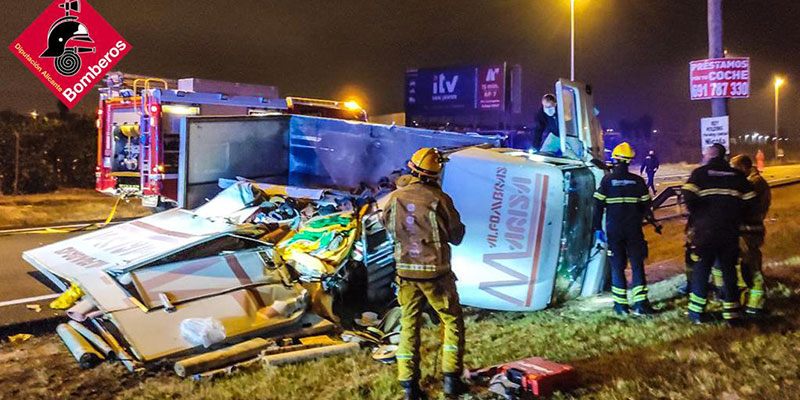 Un accidente entre un turismo y un camión cerró la CV-95 durante horas