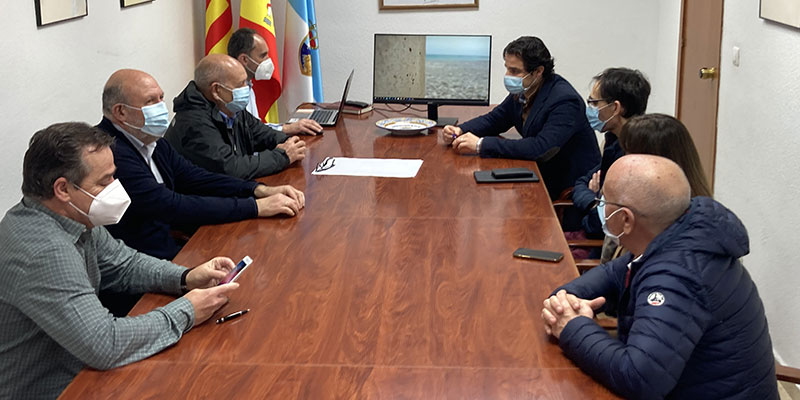 El alcalde, Eduardo Dolón, mantiene una reunión de trabajo con el director general del Agua, Manuel Aldeguer