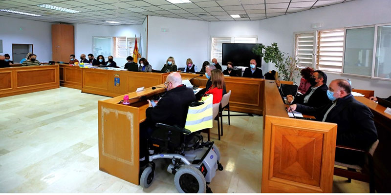El pleno fiscaliza de conformidad la adjudicación del nuevo contrato de residuos y limpieza del municipio