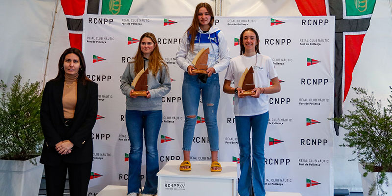 Adriana Castro, campeona en absoluto femenino, y Ainhoa Gómez, tercera en Sub16 ILCA 4 en la Europa Cup Trophy
