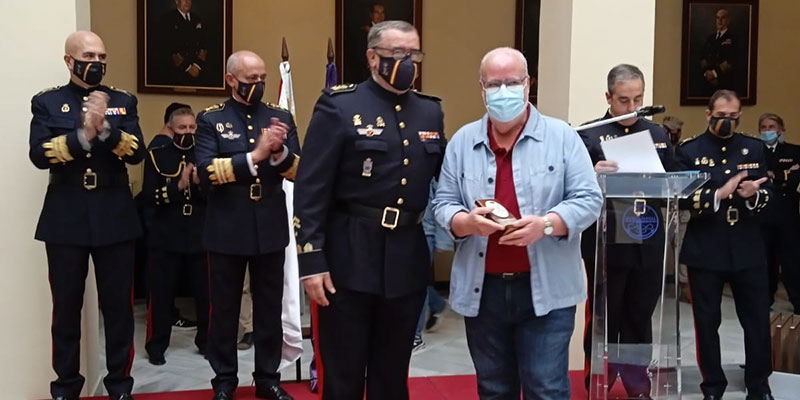 El modelista Rafael Aracil galardonado con los primeros premios del certamen del cuerpo de Infantería de Marina