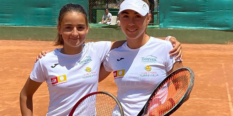El equipo infantil femenino de tenis, en la final del Campeonato de la CV