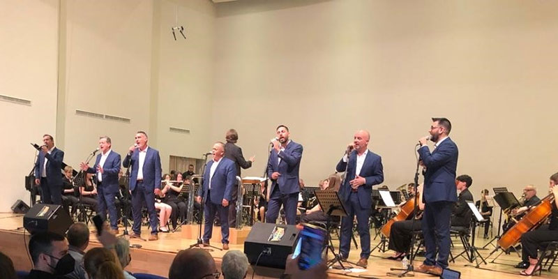 Sette Voci puso en pie el Auditorio de Almoradí