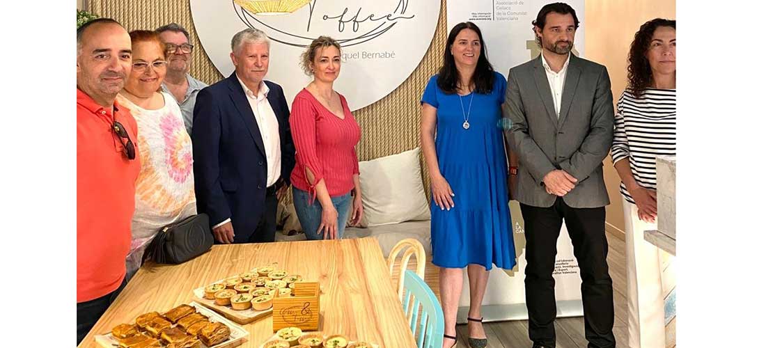 El alcalde visitó el primer local para celíacos de la comarca