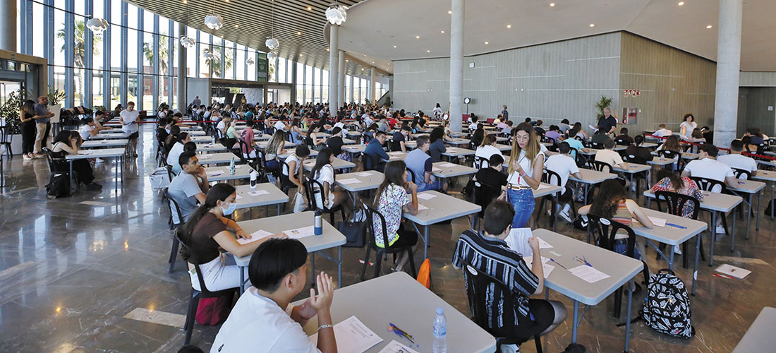 El Ayuntamiento convoca las ayudas para jóvenes estudiantes universitarios del curso 2024/2025