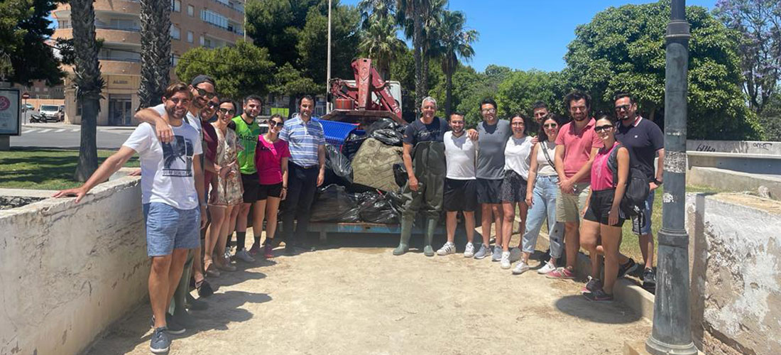 Jornada de ecolimpieza en el Canal del Acequión