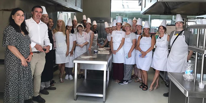 Herick Campos visita en el CdT a los participantes de los cursos dirigidos a refugiados ucranianos