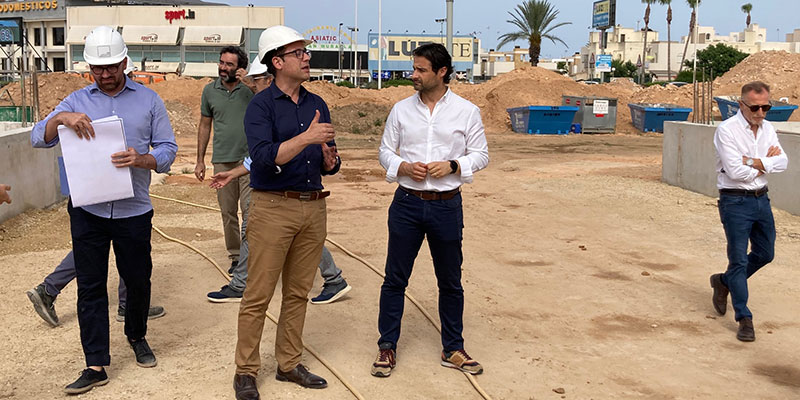 El alcalde y el director general de Infraestructuras Educativas visitan las obras del colegio Amanecer