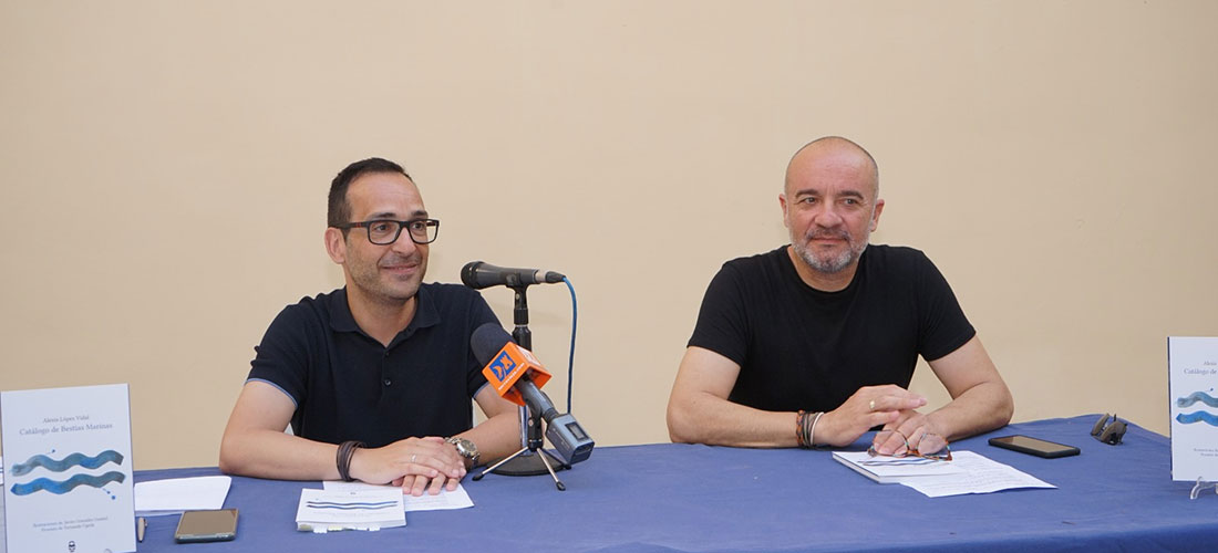 Alexis López Vidal presentó en Torrevieja su ‘Catálogo de Bestias Marinas’