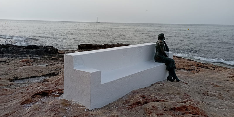 VA3271-1-PINTADO-BANCOS-PASEO-DE-LAS-ROCAS-4 Finalizan los trabajos de pintado y conservación de los bancos del paseo de “Las Rocas”