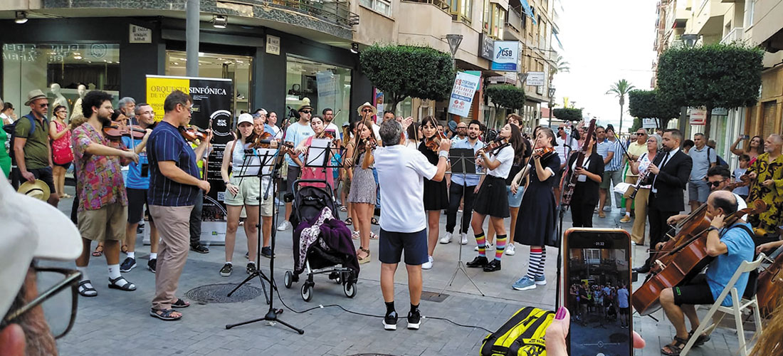 Original flashmob de la OST y el coro “Francisco Vallejos”