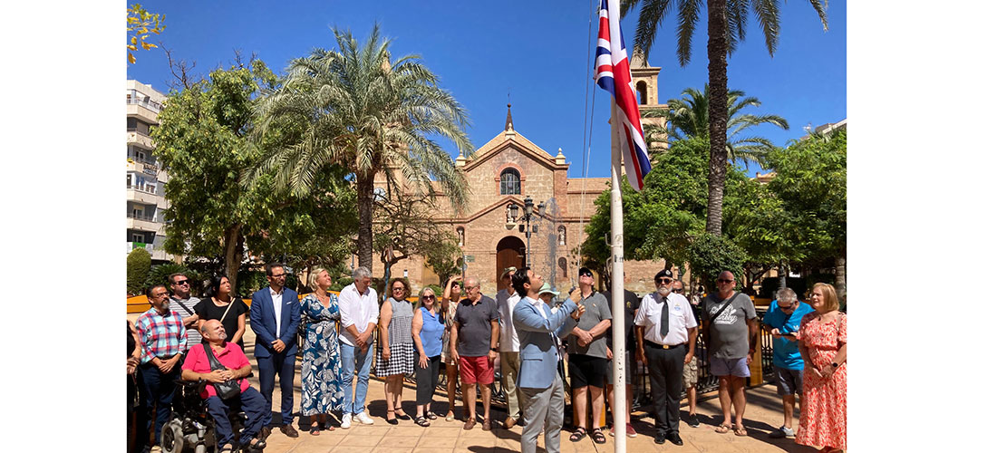 Torrevieja mostró sus condolencias por la muerte de la Reina Isabel II