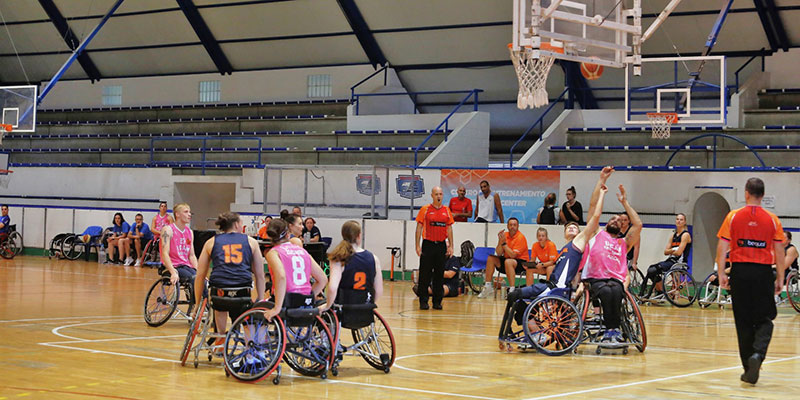 La selección paralímpica femenina de baloncesto de Holanda en Torrevieja