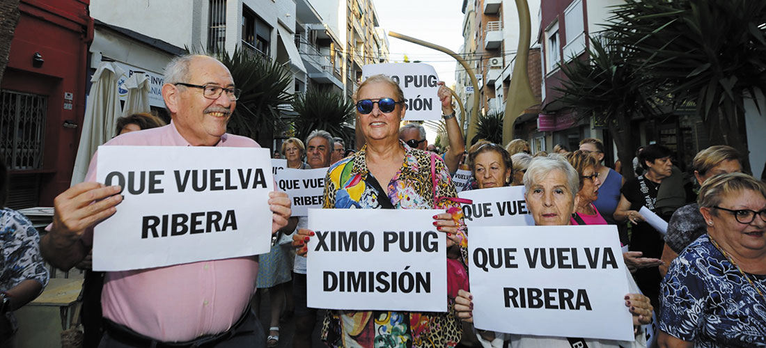 Cientos de personas salen a la calle para exigir mejoras en el hospital  y el departamento sanitario